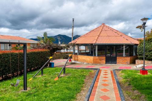 La Chapa Hotel | Hotel Centro Recreacional Villa El Encanto