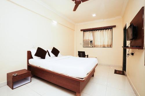 Amarnath Hotel | Hotel Della Comfort near Ambreshwar Shiv Mandir, Ambernath