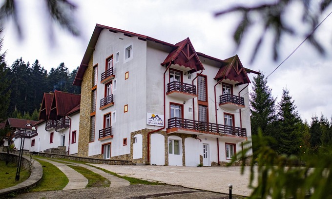 Manastirea Humorului Hotel | Hotel Floare de Colt Bucovina