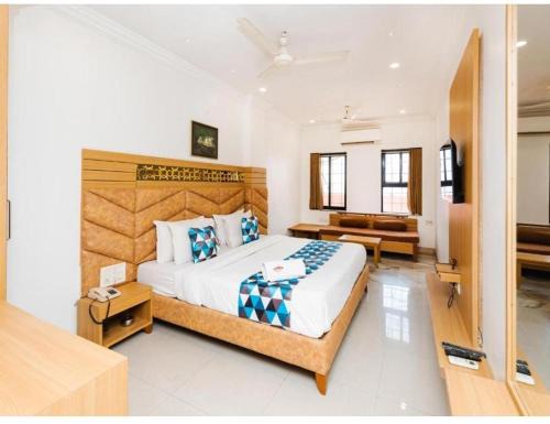 Surat Hotel | HOTEL GALAXY SURAT