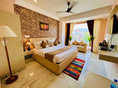 Balrampur Hotel | Hotel Golden Temple View by La Casa, Amritsar -#top rated #most awarded #swimming pool #prime location #luxury rooms #parking #rooftop cafe