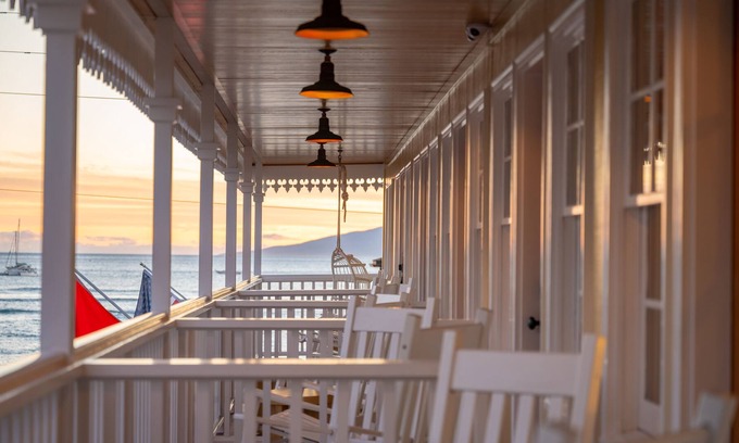 Historic Lahaina Front Street Hotel | Hotel Lahaina