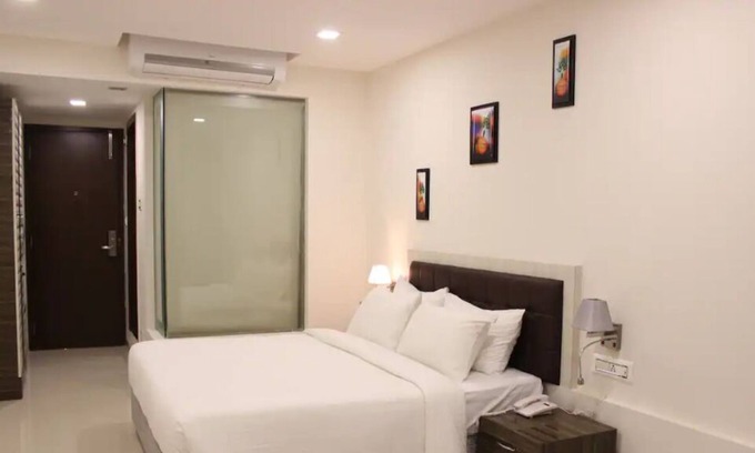 Hiranandani Gardens Apartment | Hotel Near Hiranandani Powai, IIT