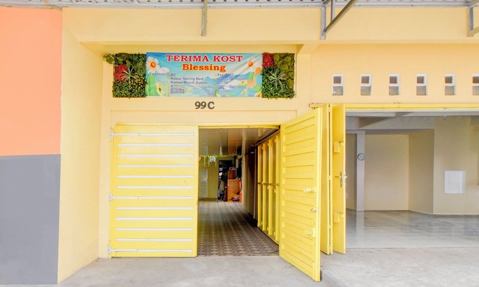 Purwokerto Hotel | Hotel O Alun-Alun Purwokerto Near Gor Satria Purwokerto Formerly Guest House Blessing