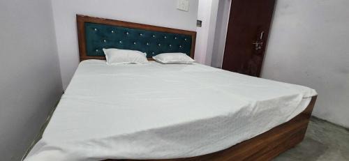 Sitapur Hotel | HOTEL O BLUE ROSE