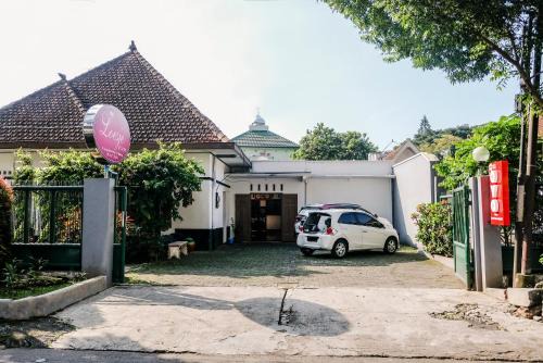 Klojen Hotel | Hotel O Loesje Guest House Syariah