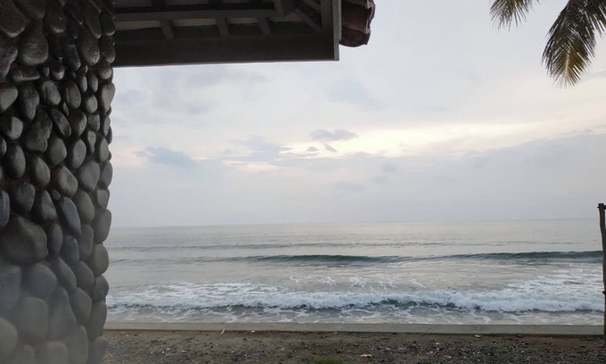 Sukabumi Hotel | Hotel O Penginapan Putri Asih Sawarna