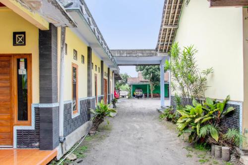 Cangkringan Hotel | Hotel O Pondok Wisata Kurniawan 2NearWonogondang Camp (Bumi Perkemahan Wonogondang)