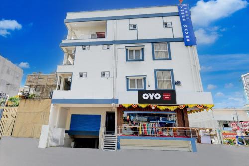 Hyderabad Hotel | Hotel O Three Waves