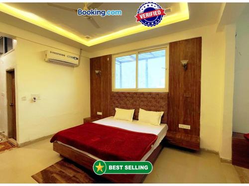 Vrindavan House | Hotel Radha Palace ! Just beside ISCKON temple and Close to Prem mandir ! Fully Air Conditioned Family rooms with Lift and Parking Availability