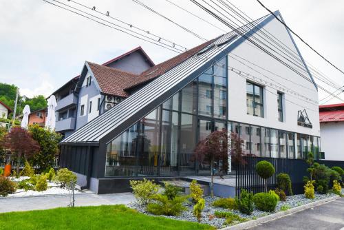 Curtea De Arges Hotel | Hotel Subcarpati
