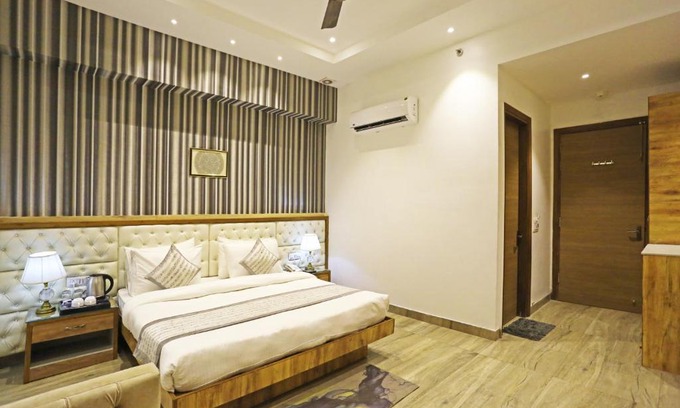 Wazirpur Hotel | hotel The Paradise and Banquet Near Max Hospital