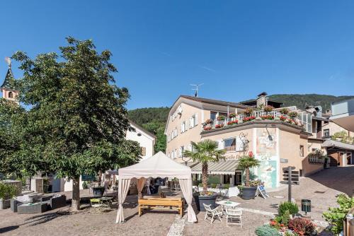 Muhlbach Hotel | Hotel Weisse Lilie - B&B