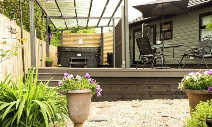 Limavady Cabin | HotTub-Nature-FamilyFriendly-WiFi-Parking