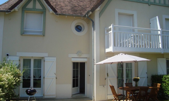 Merville-Franceville-Plage House | house with garden in gated, sea and shops accessible on foot