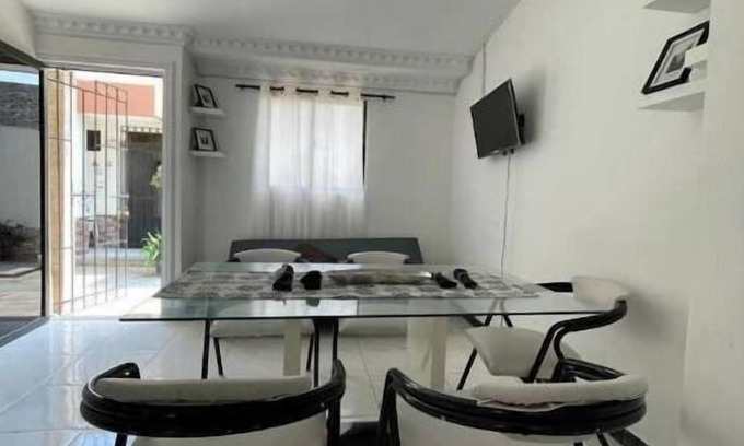 Comuna 2 House | House 10 minutes from Rodadero and other beaches.