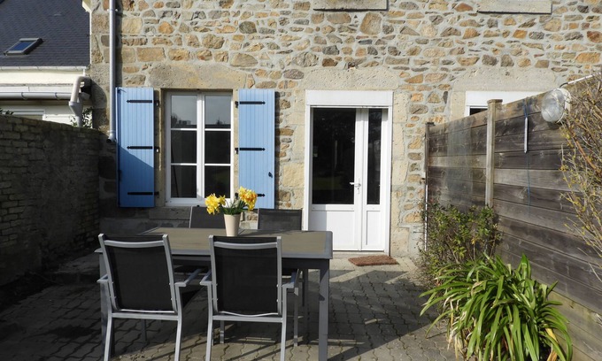 Saint-Vaast-la-Hougue House | House 100m from the beach 200m from the center
