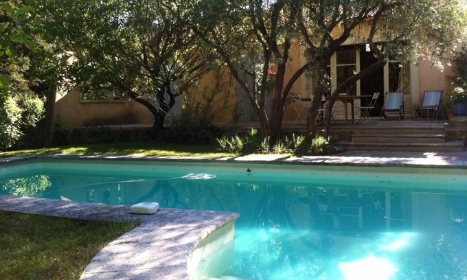 Grand Sud House | House 2 people 3 km from Aix en Provence, 85m2, charm and calm.