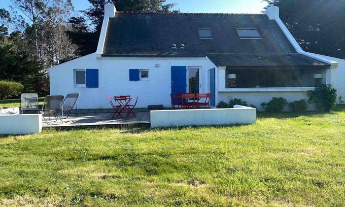 Le Palais House | House 200 m from the beach with sea view, terrace, garden, Wifi