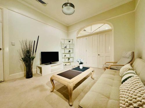 Mosman House | House 3 bedrooms 2 baths 2 parkings in Mosman