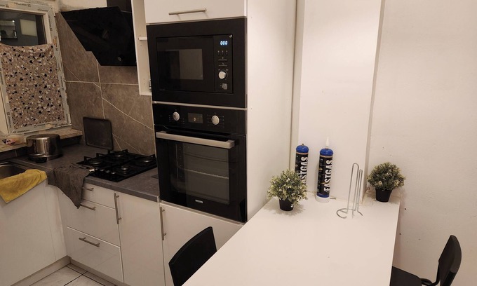 Quartier Midi-Lemonnier - Zuid-Lemonnierwijk House | House, 3 flats, 4 bathrooms, 3 kitchens, 3 living areas in Brussels central