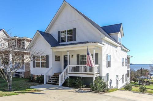 Leesburg House | House #46 Grits Carlton Lakefront (no pets)