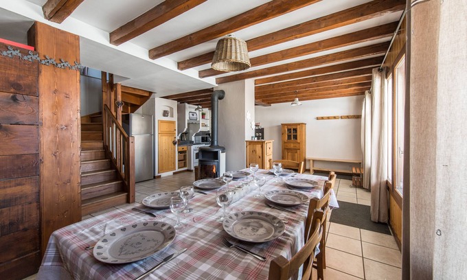 Albiez-Montrond Ski Chalet | House 8 people comfortably 150m from the slopes - Linen included