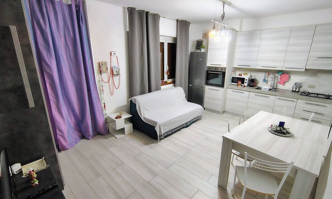 Albissola Marina Apartment | House a few meters from beaches and center. Free reserved parking.