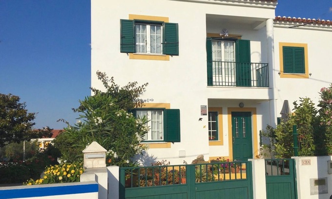Longueira House | House and garden in a quiet village on the Costa Vicentina; 2 km from the sea.