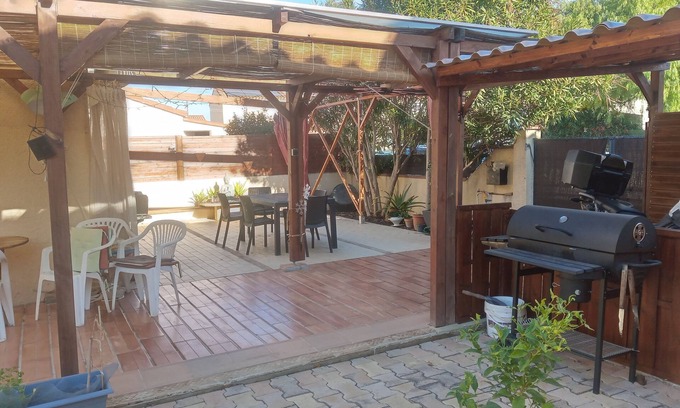 Pollestres House | House between sea and mountains located in a quiet cul-de-sac Animals accepted