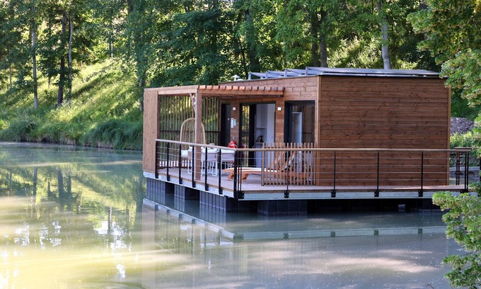 Sainte-Gemme Boat Rental | House Boat 'L'Õdacieuse : Écolodge Flottant Et Unique' with Lake View, Terrace and Air Conditioning
