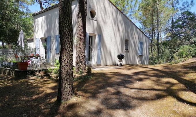 Saint-Georges-de-Didonne House | House close to the sea in a quiet residential area.
