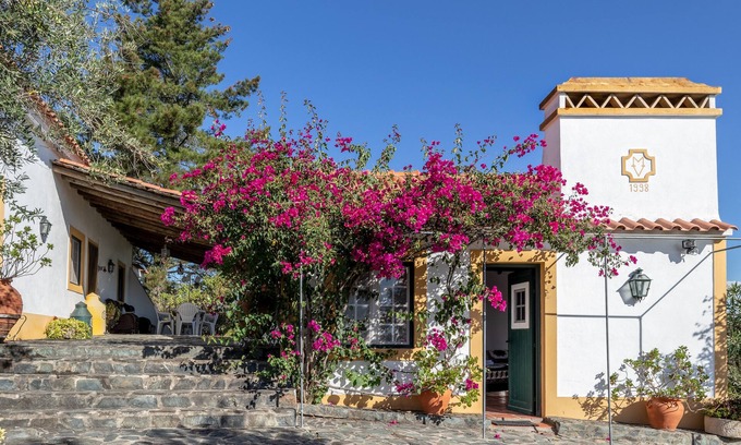 Montargil Cottage | House Countryside with view on the Dam, with Pool, lawn, Barbecue, porch
