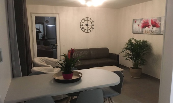 Mezieres-sur-Seine House | House downtown, calm, warm, with small private garden.