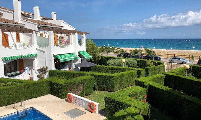 L'Hospitalet de l'Infant House | House by the sea