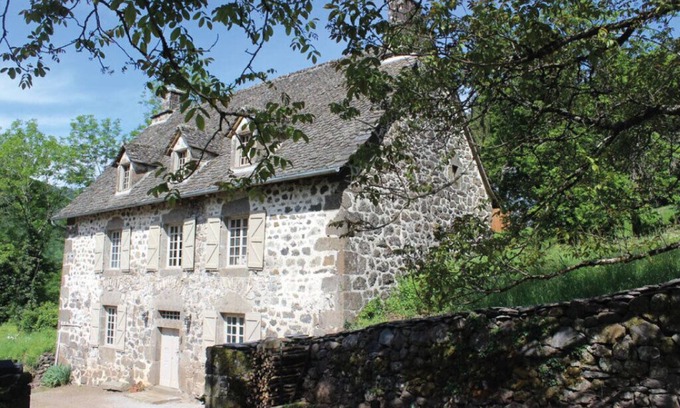 Saint-Vincent-de-Salers House | House facing the mountain - Mauriac & Puy Mary - Cantal - sleeps 6 to 8