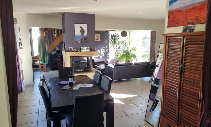Vayres House | House for 6 and a baby, quiet and bright, all comforts, shaded terrace