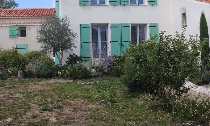 Saint Germain de Marencennes House | House / Gîte 5* - renovated with private and covered swimming pool