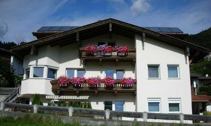 Telfes im Stubai Apartment | House Hutter, 2-6 persons, sunny, children friendly, near Schlick