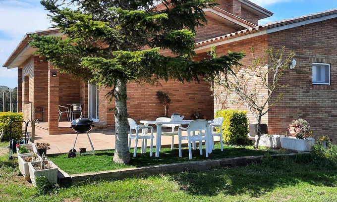 Pals House | House in a quiet area with views of the old town of Pals