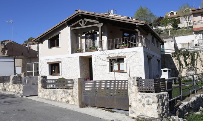 Fompedraza House | House in Fompedraza for 7/8 people in Ribera del Duero, near Peñafiel
