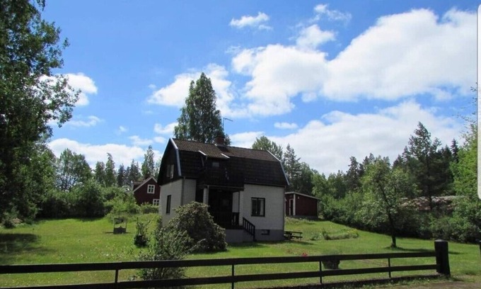 Froseke House | House in Småland, ideal for children and dog owners with hiking trail at the house