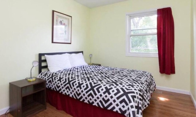 Sterling House | House in Sterling sleeps 12, parking available