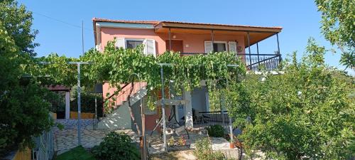 Kamarina House | House in Zaloggo