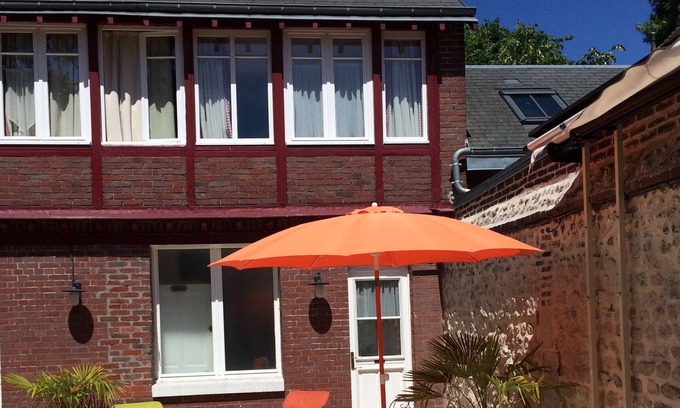 Gare-Jouvenet Cottage | House like a cottage (Gîte 4 people) with terrace in a garden close downtown