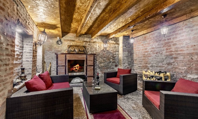 Chugureti House | House located in old part of Tbilisi, few steps away from famous Agmashenebely