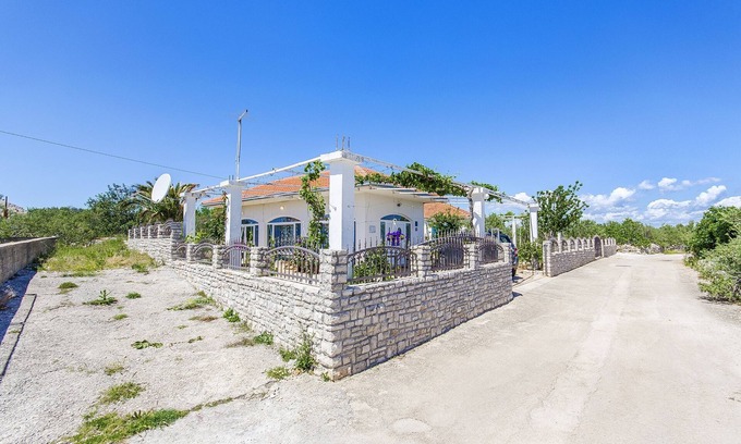 Cove Donja Krusica (Donje selo) House | House Mladen (44771-K1) - Grohote