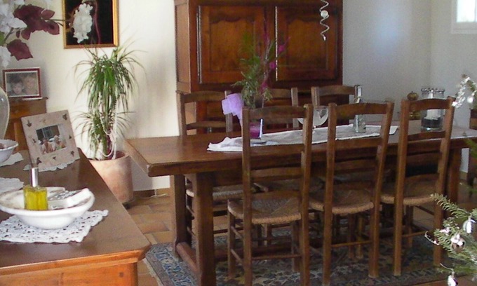 Avignon Villa | HOUSE MORIERES LES AVIGNON POOL 6 PERSON