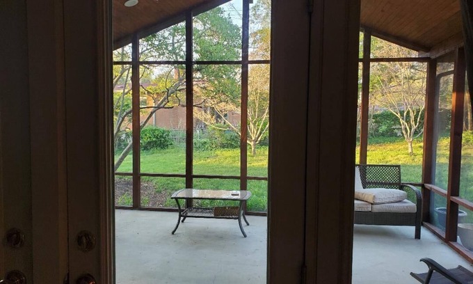 Lexington House | House near Keeneland and Downtown