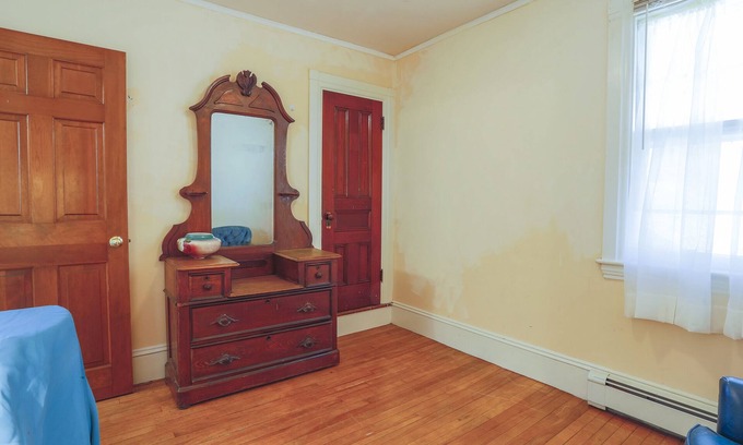 Dryden House | House near Lake